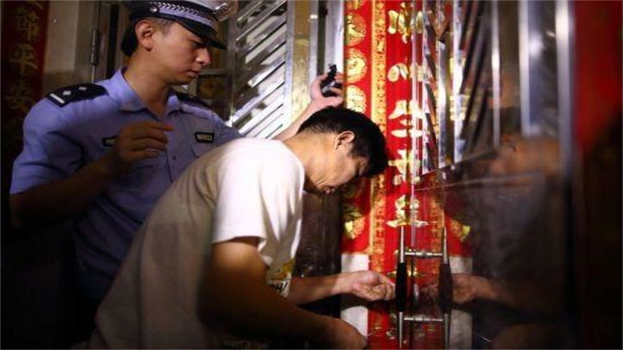 郊纳乡请开锁师傅开了锁后，师傅为什么一般都不进门，就算主人请也不进去？